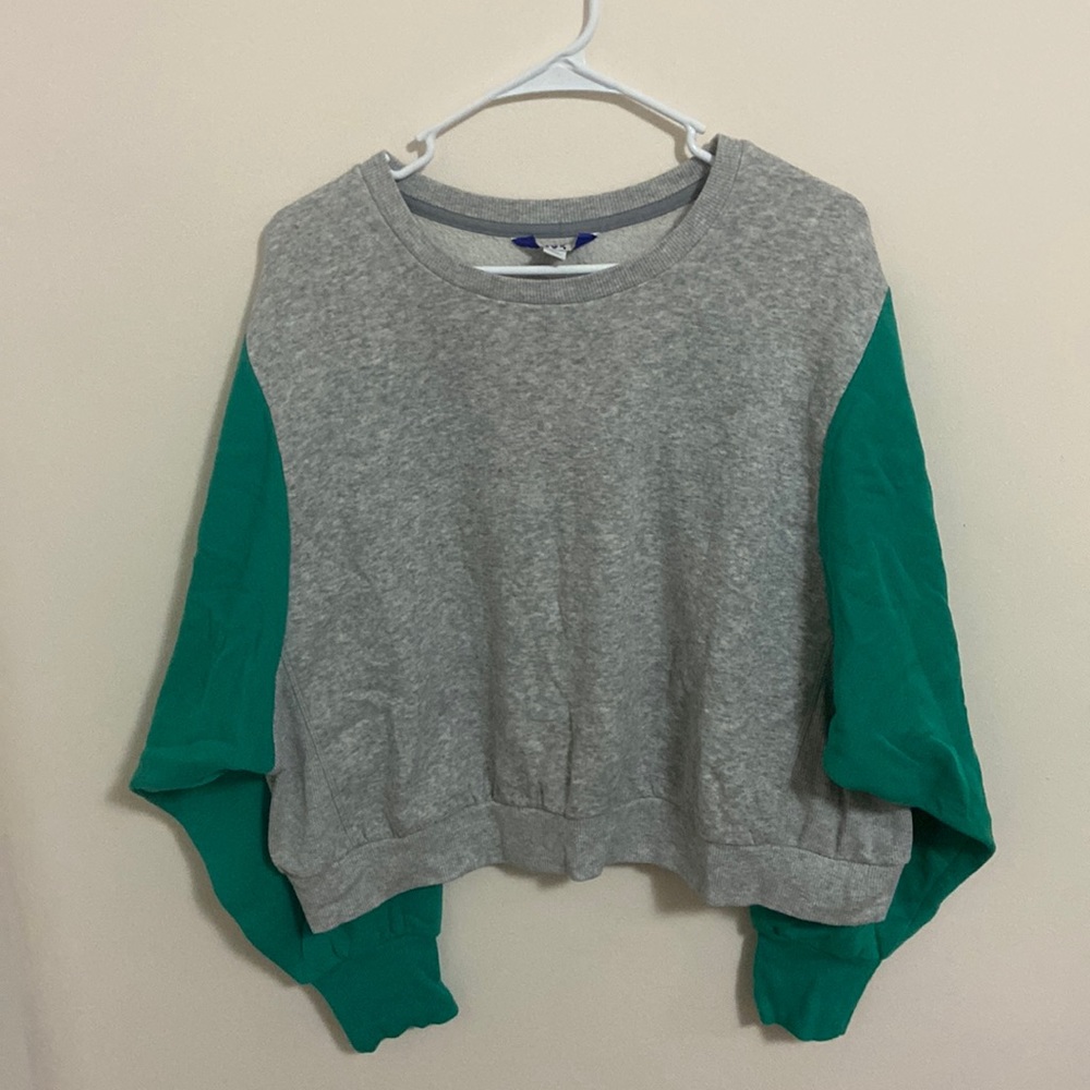 Gray with green sleeves long sleeve sweater